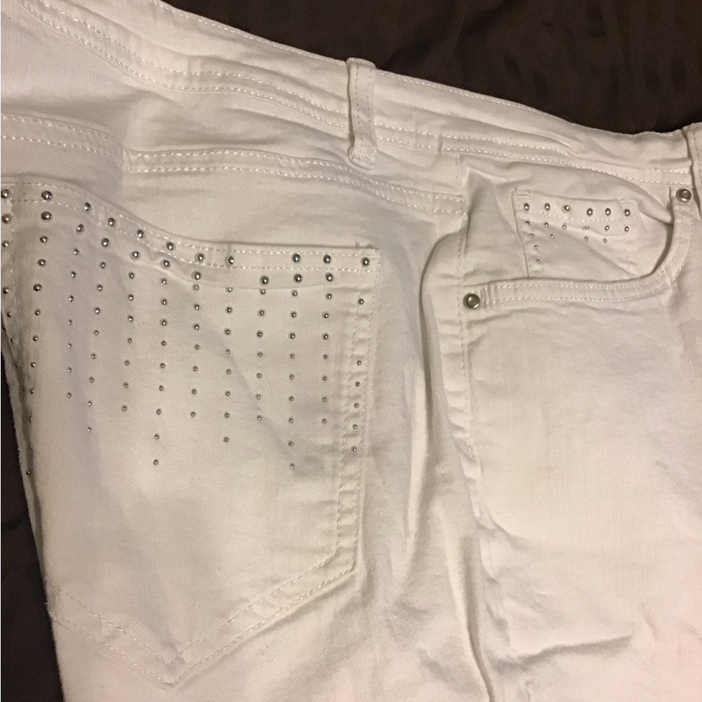 White Studded Women's cropped Jeans